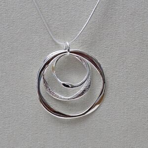 New Silver 925 Necklace with a Triple Circle Pendant N23